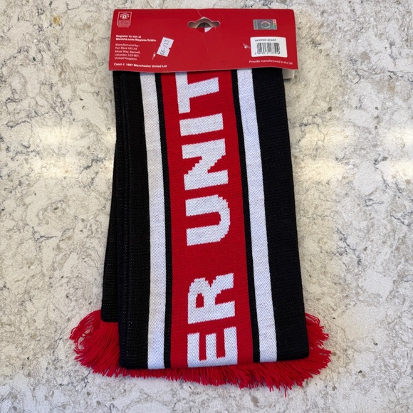 NWT - Mancehester United red/black skipper  scarf - - Picture 2 of 4